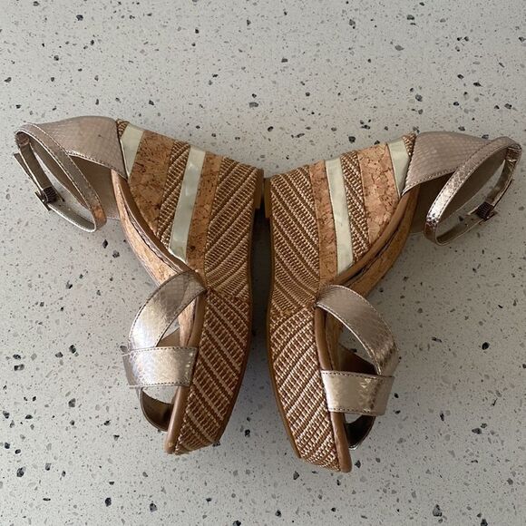 Gianni Bini Women Cork Wedge Metallic Gold Ankle Strap Platform Sandals Size 10 - Picture 10 of 16